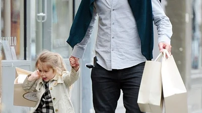 Дэвид Бекхэм приучил трехлетнею дочь к шопингу