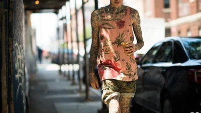 Не слиться с толпой: уличная мода, которая приковывает взгляд