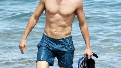 Пальчики оближешь: герои "Супер Майка" без рубашек