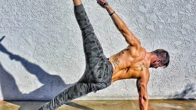 Йога в Инстаграме: 10 самых сексуальных парней-йогов