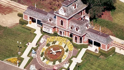 Роскошь: дом Майкла Джексона продают за 100 млн долларов