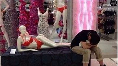 Герои: несчастные мужчины, которых женщины затащили на шопинг