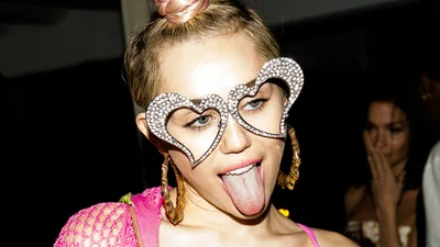 Голая Майли Сайрус с поросенком снялась в шокирующей фотосессии