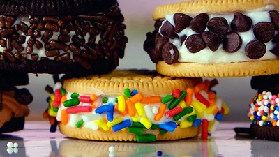 Літні ласощі: мініатюрні сендвічі з морозивом