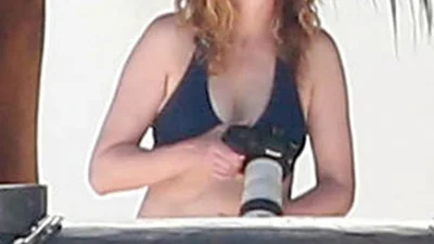 Папарацци подловили обнаженную Джулию Робертс в бикини