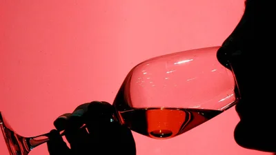 9 причин, по которым стоит пить больше вина
