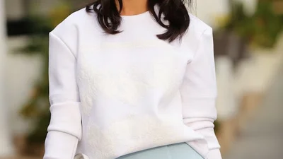 Женственный образ: 10 стильных нарядов с юбкой