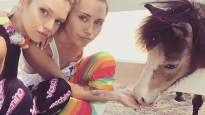 Безумная Майли Сайрус назвала имя своей возлюбленной