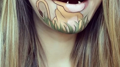 Девушка создает поразительный боди-арт на губах