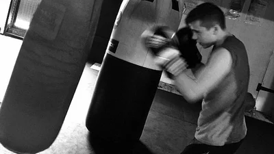 Мужское хобби: Бруклин Бекхэм боксирует с отцом