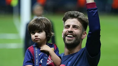 Жерар Пике отпраздновал победу «Барселоны» с сыном на поле