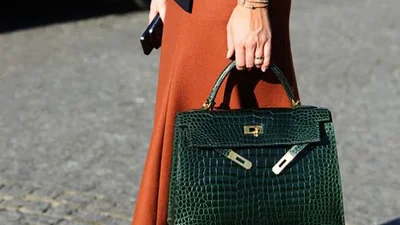 Модные акценты: как носить вещи кирпичного цвета