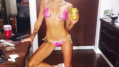 Майли Сайрус демонстрирует идеальное тело