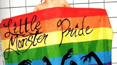 Леди ГаГа по-своему поддержала разрешение на однополые браки