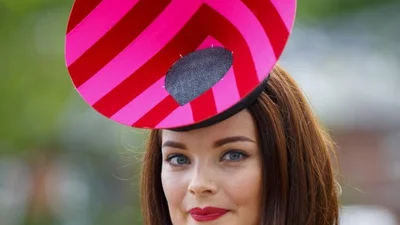 Суметь выделиться: самые потрясающие шляпки на Королевских скачках 2015