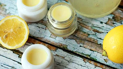 Губки бантиком: как приготовить лимонный бальзам дома