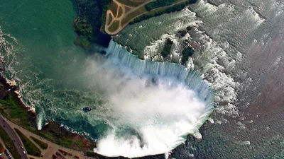 Освежиться: красивые водопады с высоты птичьего полета