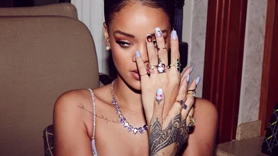 Рианна разрешила использовать свои тату в коммерции