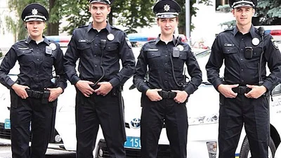 Стражи порядка: стильные фото новой полиции Киева