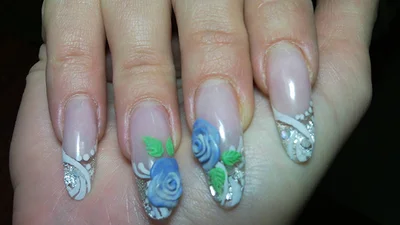 Явний перебір: найбез смаку акриловий манікюр