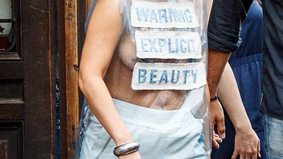 Эпатажная Леди Гага показала грудь