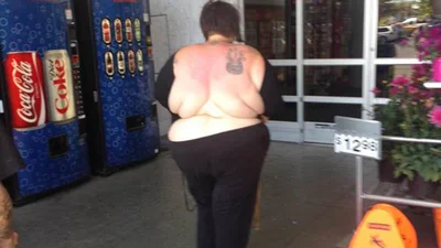 Складно повірити: божевільні вбрання людей у супермаркетах