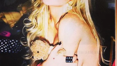 Линдсей Лохан показала грудь