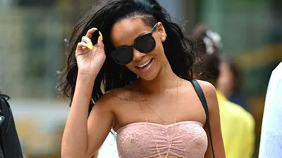 10 раз, когда Рианна показывала нам свою грудь