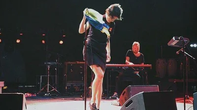 Земфира размахивала украинским флагом на концерте в Грузии