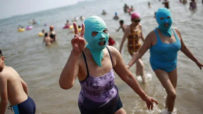 Устрашающая пляжная мода в Китае шокирует
