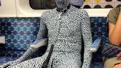 Неожиданные наряды, которые люди надели в метро