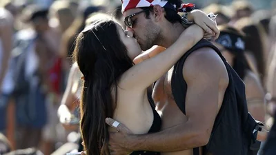 Вещи, которых не стоит делать при поцелуе