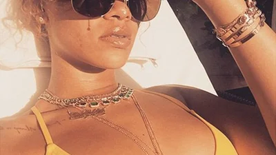 Рианна показала тело в бикини