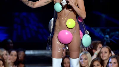 Шок для психики: наряды Майли Сайрус на MTV VMA 2015