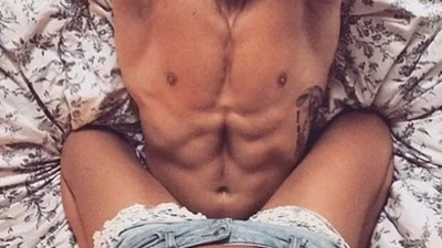 Веселая семейка: жена выгнала мужа из-за его нелепого тату