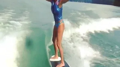 Николь Шерзингер показала идеальное тело в бикини