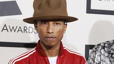 Безумный шляпник: все головные уборы Фаррелла Уильямса