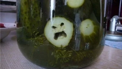 Злюки продукти намагаються тебе налякати