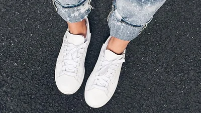 Модные блогеры показали, как носить белую обувь
