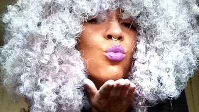 Реальные девушки, которым идет серый цвет волос