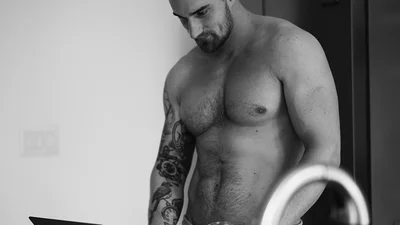 20 найсексуальніших хлопців, які змусять тебе стекти слиною