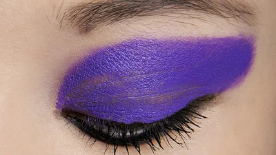 Новый тренд в макияже: плотный слой нерастушованных теней