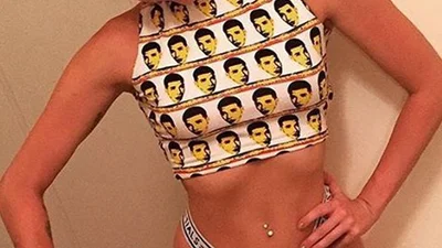 Самые свежие фото звезд в бикини