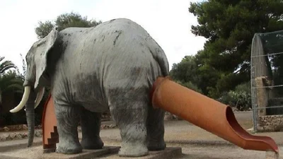 Шедеври вулиці: безглузді дитячі майданчики, які шокують і смішать