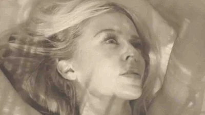 Немолодая Кайли Миноуг показала фигуру в бикини