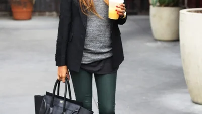 10 интересных нарядов со сникерсами для этой осени