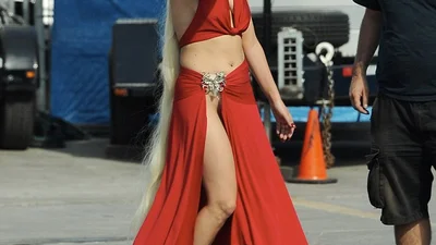 Оголилась и не заметила: Леди ГаГа выгуляла трусы