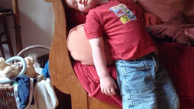Cпящие красавцы: дети, способные уснуть в любом месте