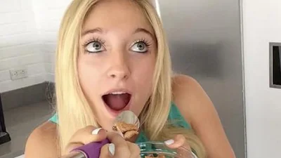 Світ збожеволів: перша селфі-ложка