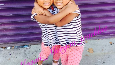 Встречайте: малышки-близняшки покорили интернет и стали моделями